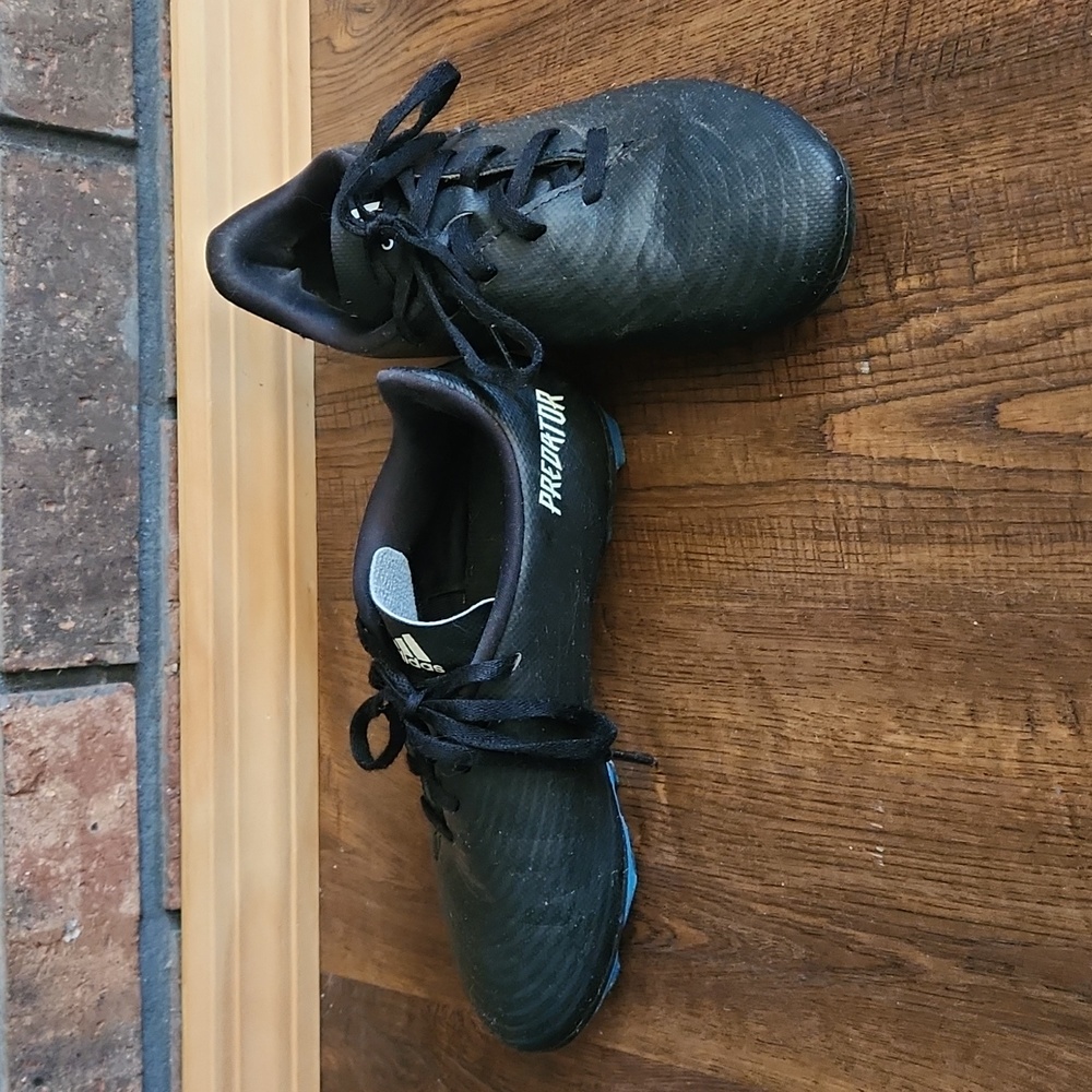 Size 4 black Adidas Predator soccer cleats